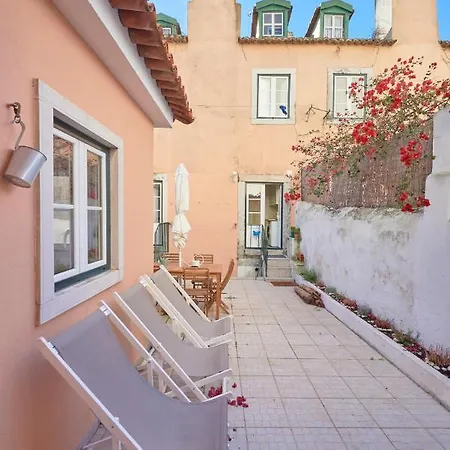 Amazing Terrace And Riverview In Historical Lisbon Exterior photo