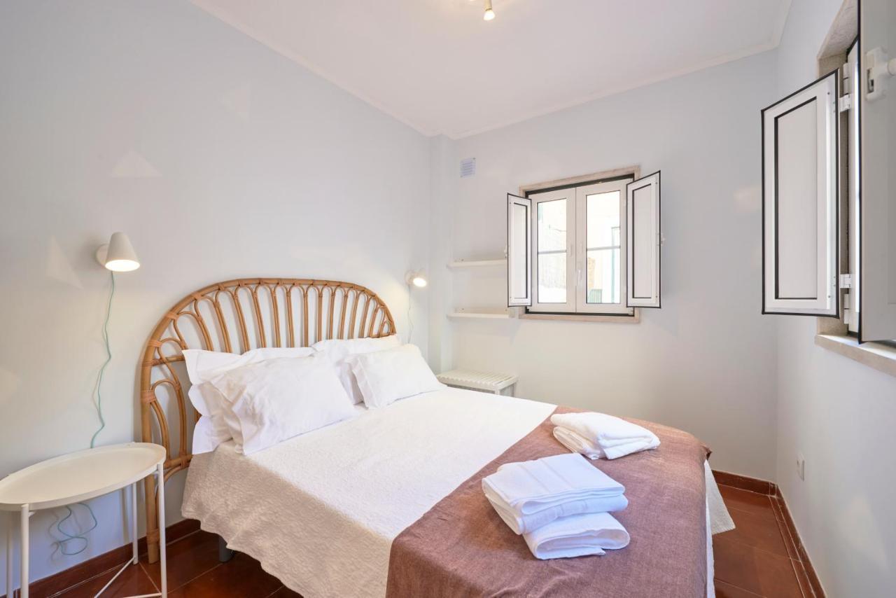 Apartment Amazing Terrace And Riverview In Historical Lisbon
