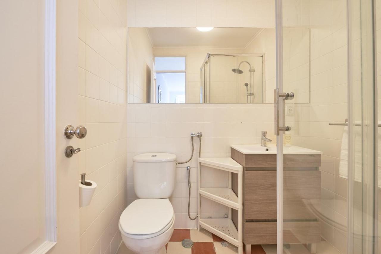 Apartment Amazing Terrace And Riverview In Historical Lisbon