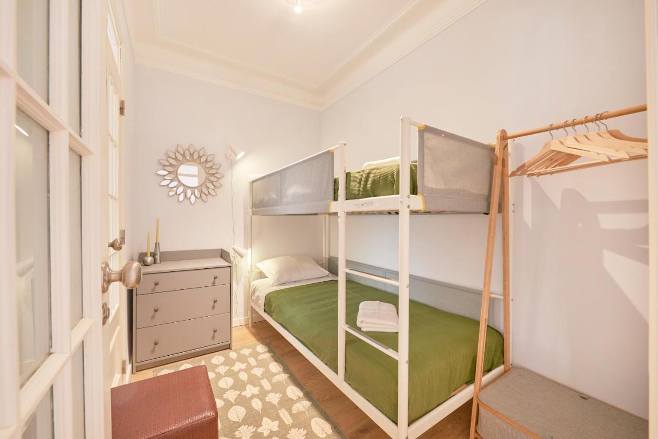 Amazing Terrace And Riverview In Historical * Lissabon